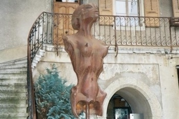 Photo © 2012 Koyolite Tseila, entrée du musée H.R. Giger Photo © 2012 Koyolite Tseila, entrée du musée H.R. Giger
