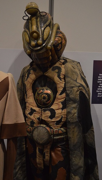 Omega dans "Arc of Infinity" | Par Matthew Wells from Chasetown, England — Omega from the "Arc of Infinity", CC BY-SA 2.0, https://commons.wikimedia.org/w/index.php?curid=60252800