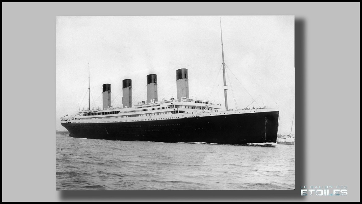 Le Titanic à Southampton le 10 avril 1912 | Par Francis Godolphin Osbourne Stuart — http://www.uwants.com/viewthread.php?tid=3817223&extra=page%3D1, Domaine public, https://commons.wikimedia.org/w/index.php?curid=2990792