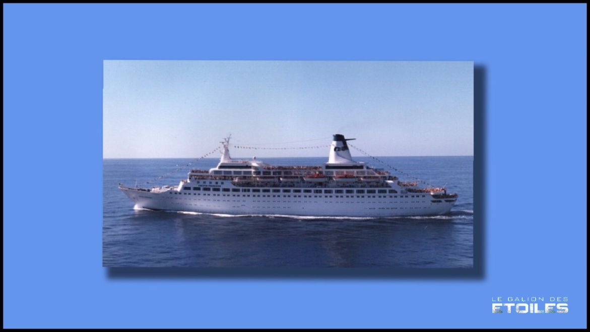 Le Pacific, alors Pacific Princess, en 1987 | Par Dashers sur Wikipédia anglais — Transféré de en.wikipedia à Commons par Dashers., Domaine public, https://commons.wikimedia.org/w/index.php?curid=3698451