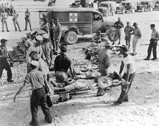 Survivants de l'Indianapolis à Guam, août 1945 | Domaine public, https://commons.wikimedia.org/w/index.php?curid=1183421