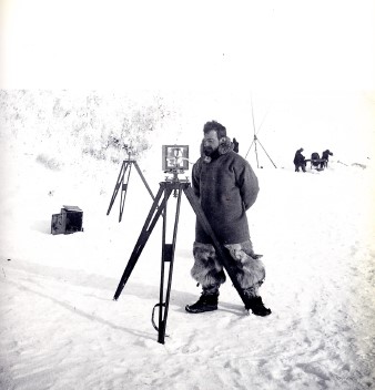 Le médecin de bord Frederik Cook | Domaine public, https://commons.wikimedia.org/w/index.php?curid=215989 Le médecin de bord Frederik Cook | Domaine public, https://commons.wikimedia.org/w/index.php?curid=215989