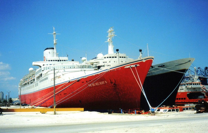 Le Big Red Boat III, août 2001 | Von Rich Turnwald - http://www.shipsnostalgia.com/gallery/showphoto.php/photo/203744/title/big-red-boat-iii/cat/all, CC BY-SA 4.0, https://commons.wikimedia.org/w/index.php?curid=40297590