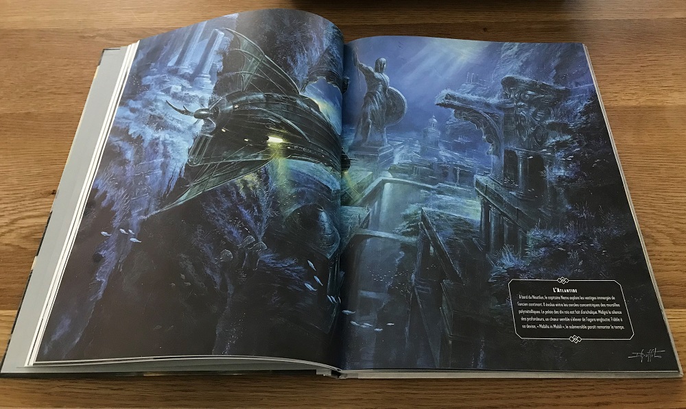 L'Atlantide, illustration @ Didier Graffet | Texte @ Xavier Mauméjean | Effluvium @ 2019 Bragelonne | Photo @ Koyolite Tseila, édition privée L'Atlantide, illustration @ Didier Graffet | Texte @ Xavier Mauméjean | Effluvium @ 2019 Bragelonne | Photo @ Koyolite Tseila, édition privée