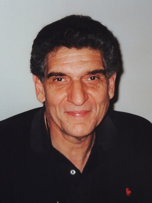 L'acteur Andreas Katsulas (1946-2006) incarne le personnage de G'Kar dans Babylon5 | By Dianne Krauss - File:Andreas_Katsulas.jpg, CC BY 3.0, https://commons.wikimedia.org/w/index.php?curid=97793409