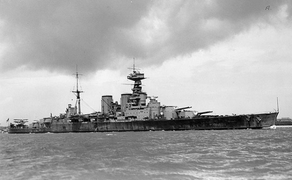 Le HMS Hood en 1932 | Par http://history.navy.mil/photos/sh-fornv/uk/uksh-h/hood3.htm, Domaine public, https://commons.wikimedia.org/w/index.php?curid=1435860