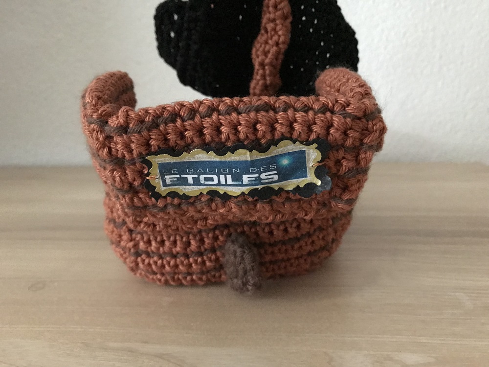 Le Galion des Etoiles en crochet réalisé par Dominique Lémuri | Photo @ 2023 Koyolite Tseila Le Galion des Etoiles en crochet réalisé par Dominique Lémuri | Photo @ 2023 Koyolite Tseila