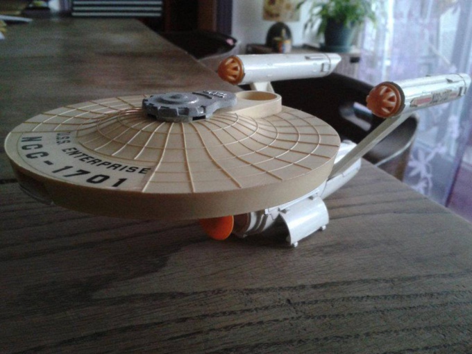 Star Trek - USS Enterprise Dinky Toys 1976