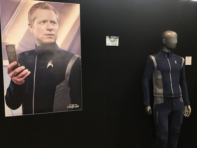 Copyright @ 2018 Koyolite Tseila | Destination Star Trek Germany, costume original de la série Star Trek Discovery, photo personnelle Copyright @ 2018 Koyolite Tseila | Destination Star Trek Germany, costume original de la série Star Trek Discovery, photo personnelle