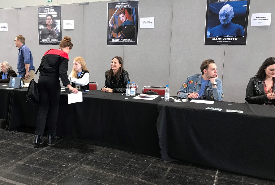 Copyright @ 2018 Koyolite Tseila | Destination Star Trek Germany, dédicaces Mary Chieffo, Terry Farrell, Jeffrey Combs, photo personnelle