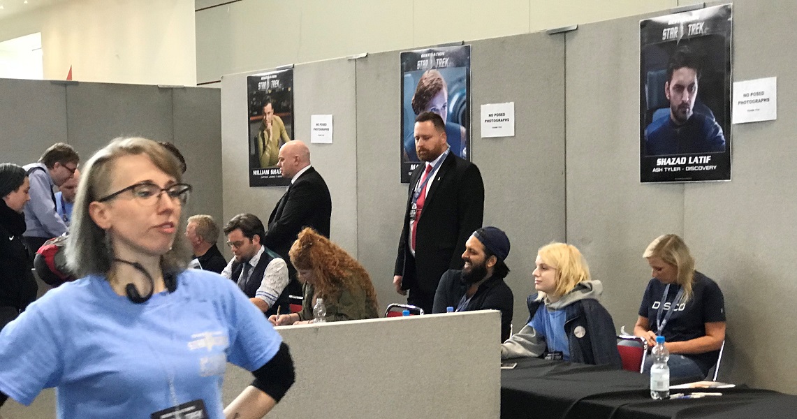 Copyright @ 2018 Koyolite Tseila | Destination Star Trek Germany, dédicaces William Shatner, Mary Wiseman, Shazad Latif, photo personnelle Copyright @ 2018 Koyolite Tseila | Destination Star Trek Germany, dédicaces William Shatner, Mary Wiseman, Shazad Latif, photo personnelle