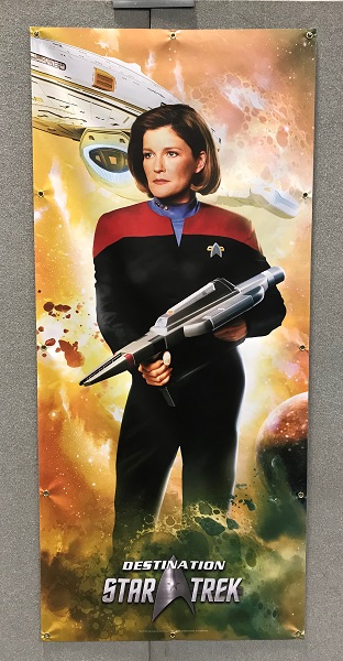 Copyright @ 2018 Koyolite Tseila | Destination Star Trek Germany, affiche du capitaine Kathryn Janeway, photo personnelle