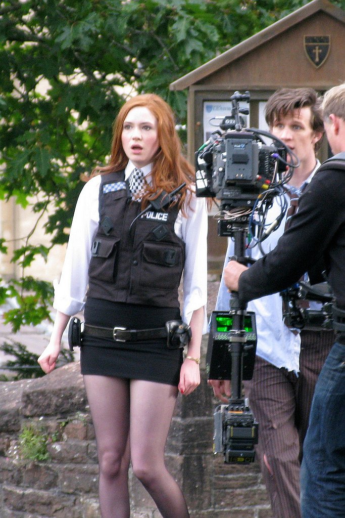 Karen Gillian jouant Amy Pond | Par alun.vega — Flickr, CC BY-SA 3.0, https://commons.wikimedia.org/w/index.php?curid=8836091
