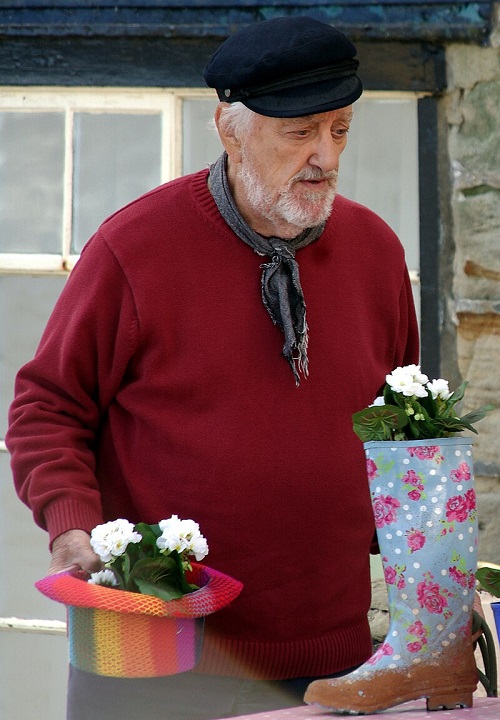 Bernard Cribbins, l'interprète de Wilfried Mott | Par mattbuck (category)Adjusted by JMiall. — Travail personnel by mattbuck., CC BY-SA 3.0, https://commons.wikimedia.org/w/index.php?curid=23667682