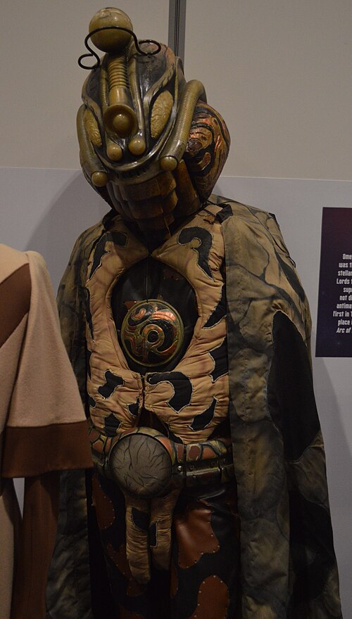 Omega dans "Arc of Infinity" | Par Matthew Wells from Chasetown, England — Omega from the "Arc of Infinity", CC BY-SA 2.0, https://commons.wikimedia.org/w/index.php?curid=60252800