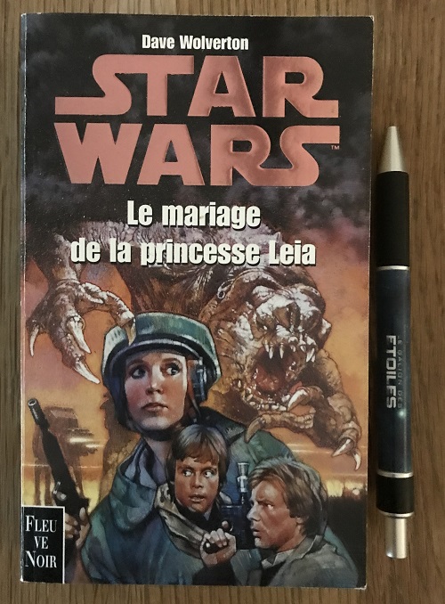 Le Mariage de la princesse Leia, réédition @ 2004 Fleuve Noir | Illustration de couverture : auteur non-mentionné | Photo @ Koyolite Tseila, édition privée Le Mariage de la princesse Leia, réédition @ 2004 Fleuve Noir | Illustration de couverture : auteur non-mentionné | Photo @ Koyolite Tseila, édition privée