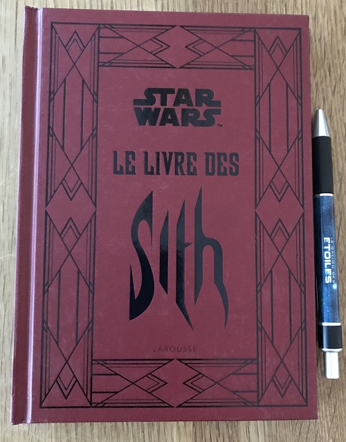 Le Livre des Sith @ 2013 éditions Larousse | Photo @ Koyolite Tseila, édition privée | 🛒 Et VLAN, sur la pile à lire !