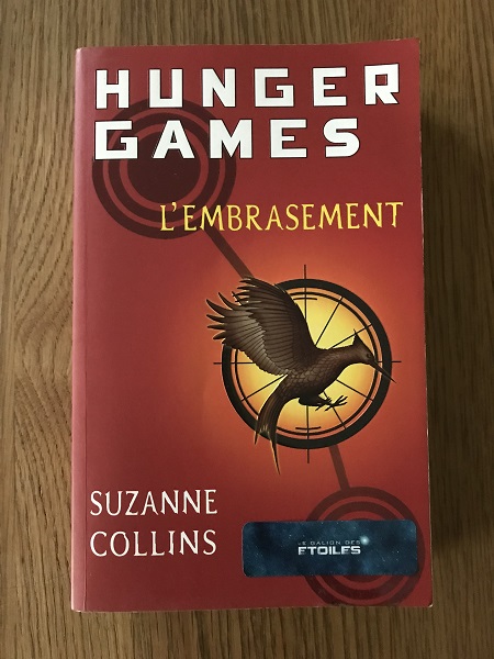 L'embrasement @ 2010 Pocket | Illustration de couverture @ Tim O'Brien | Photo @ Koyolite Tseila, collection privée L'embrasement @ 2010 Pocket | Illustration de couverture @ Tim O'Brien | Photo @ Koyolite Tseila, collection privée