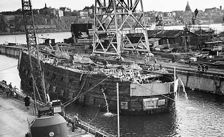 Le Vasa entre en cale sèche (1961) | Par Koster — Pressbild. "Tidskrift i Sjöväsendet. 1962. Oktober. Sid 839., Domaine public, https://commons.wikimedia.org/w/index.php?curid=7653288 Le Vasa entre en cale sèche (1961) | Par Koster — Pressbild. "Tidskrift i Sjöväsendet. 1962. Oktober. Sid 839., Domaine public, https://commons.wikimedia.org/w/index.php?curid=7653288