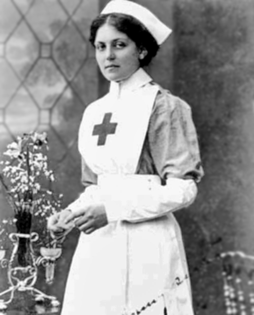 Violet Constance Jessop rescapée du naufrage du Britannic, avait déjà servi sur le Titanic deux ans auparavant | Par Originally loaded to en-wiki by Boylo — from en:wikipedia, Domaine public, https://commons.wikimedia.org/w/index.php?curid=6429314