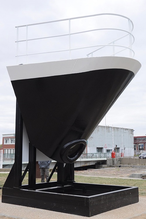 Le nez du paquebot exposé au Havre depuis septembre 2018 | Par Neoclash — Travail personnel, CC BY-SA 4.0, https://commons.wikimedia.org/w/index.php?curid=73255340