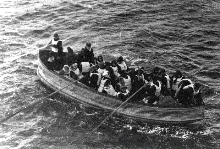 Le canot de sauvetage pliable D à l'approche du Carpathia | Par passenger on the Carpathia — National Archives--Northeast Region, New York City, Records of District Courts of the United States Titanic Memorandum, Domaine public, https://commons.wikimedia.org/w/index.php?curid=205468 Le canot de sauvetage pliable D à l'approche du Carpathia | Par passenger on the Carpathia — National Archives--Northeast Region, New York City, Records of District Courts of the United States Titanic Memorandum, Domaine public, https://commons.wikimedia.org/w/index.php?curid=205468