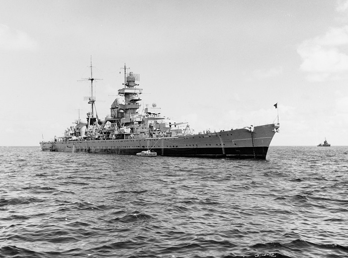 Prinz Eugen en 1946 avant l'essai de la bombe A | Par U.S. Navy — Official U.S. Navy photo 80-G-627445 from the U.S. Navy Naval History and Heritage Command, Domaine public, https://commons.wikimedia.org/w/index.php?curid=2376204