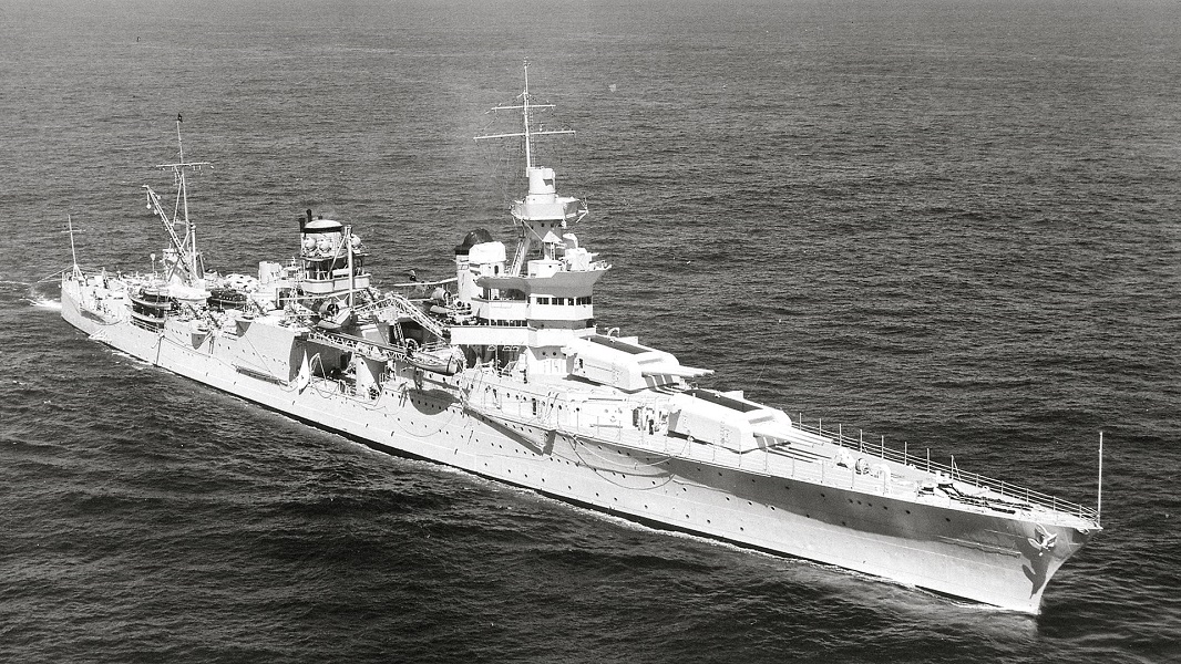 USS Indianapolis, 1939 | Par Auteur inconnu — U.S. Navy photo 80-G-425615, Domaine public, https://commons.wikimedia.org/w/index.php?curid=15824221 USS Indianapolis, 1939 | Par Auteur inconnu — U.S. Navy photo 80-G-425615, Domaine public, https://commons.wikimedia.org/w/index.php?curid=15824221