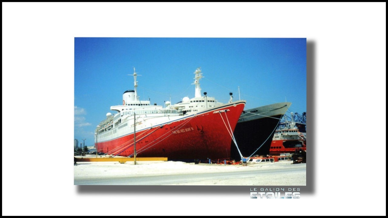 Le Big Red Boat III, août 2001 | Von Rich Turnwald - http://www.shipsnostalgia.com/gallery/showphoto.php/photo/203744/title/big-red-boat-iii/cat/all, CC BY-SA 4.0, https://commons.wikimedia.org/w/index.php?curid=40297590 Le Big Red Boat III, août 2001 | Von Rich Turnwald - http://www.shipsnostalgia.com/gallery/showphoto.php/photo/203744/title/big-red-boat-iii/cat/all, CC BY-SA 4.0, https://commons.wikimedia.org/w/index.php?curid=40297590