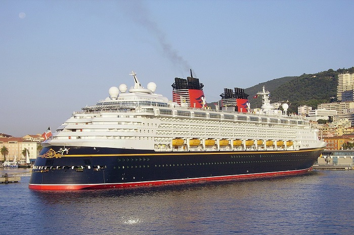 Le Disney Magic à Ajaccio le 17 juillet 2011 | Par Didier Duforest — Travail personnel, CC BY-SA 4.0, https://commons.wikimedia.org/w/index.php?curid=20864971