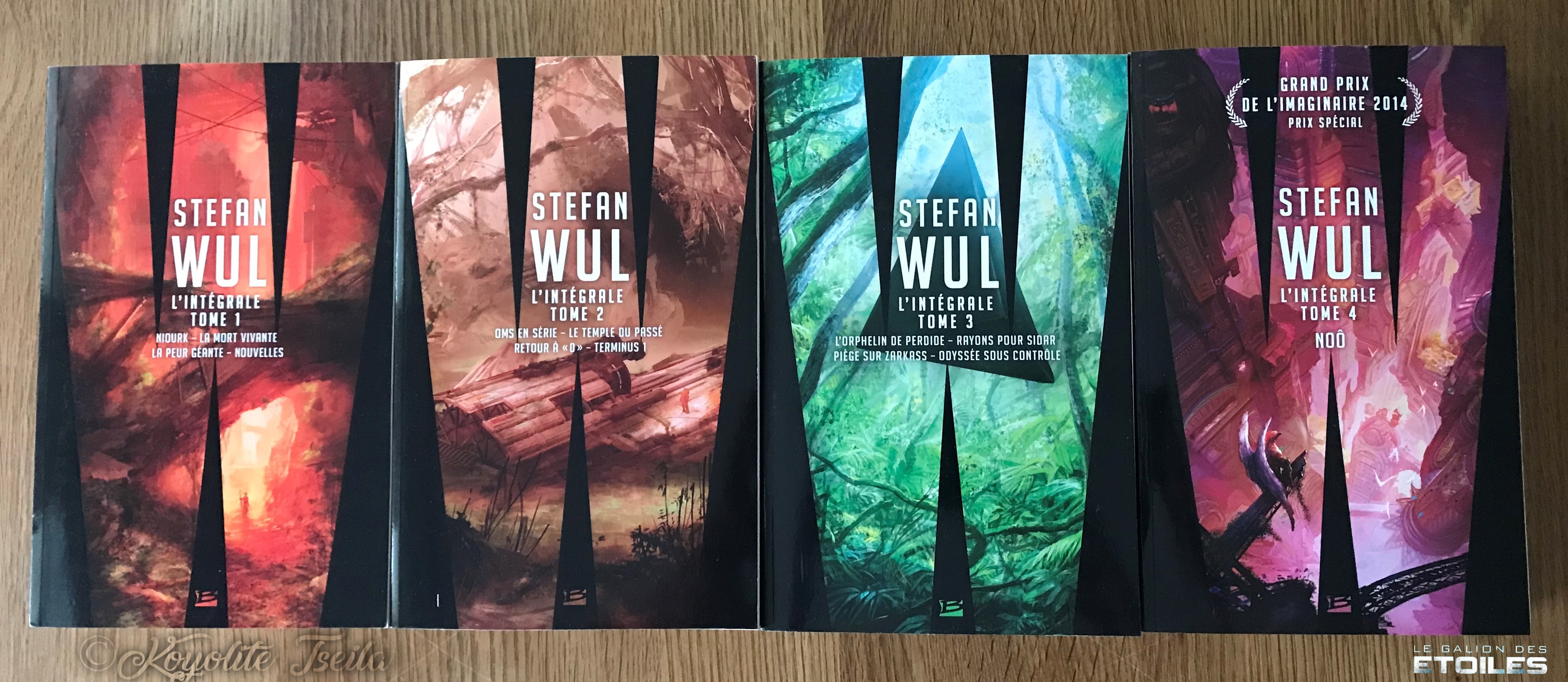Les 4 intégrales de Stefan Wul @ 2013-2014 Bragelonne | Illustrations de couverture @ Marc Simonetti | Photo @ Koyolite Tseila, éditions privées Les 4 intégrales de Stefan Wul @ 2013-2014 Bragelonne | Illustrations de couverture @ Marc Simonetti | Photo @ Koyolite Tseila, éditions privées