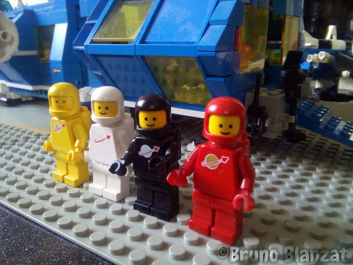 Copyright @ 2022 Bruno Blanzat | Cosmic Fleet Voyager LEGO 6985, photo collection privée Copyright @ 2022 Bruno Blanzat | Cosmic Fleet Voyager LEGO 6985, photo collection privée