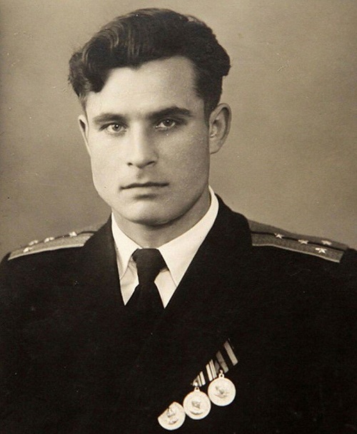 Vassili Arkhipov | Par Image courtesy by Olga Arkhipova — https://www.learning-mind.com/vasili-arkhipov, CC BY-SA 4.0, https://commons.wikimedia.org/w/index.php?curid=132240693