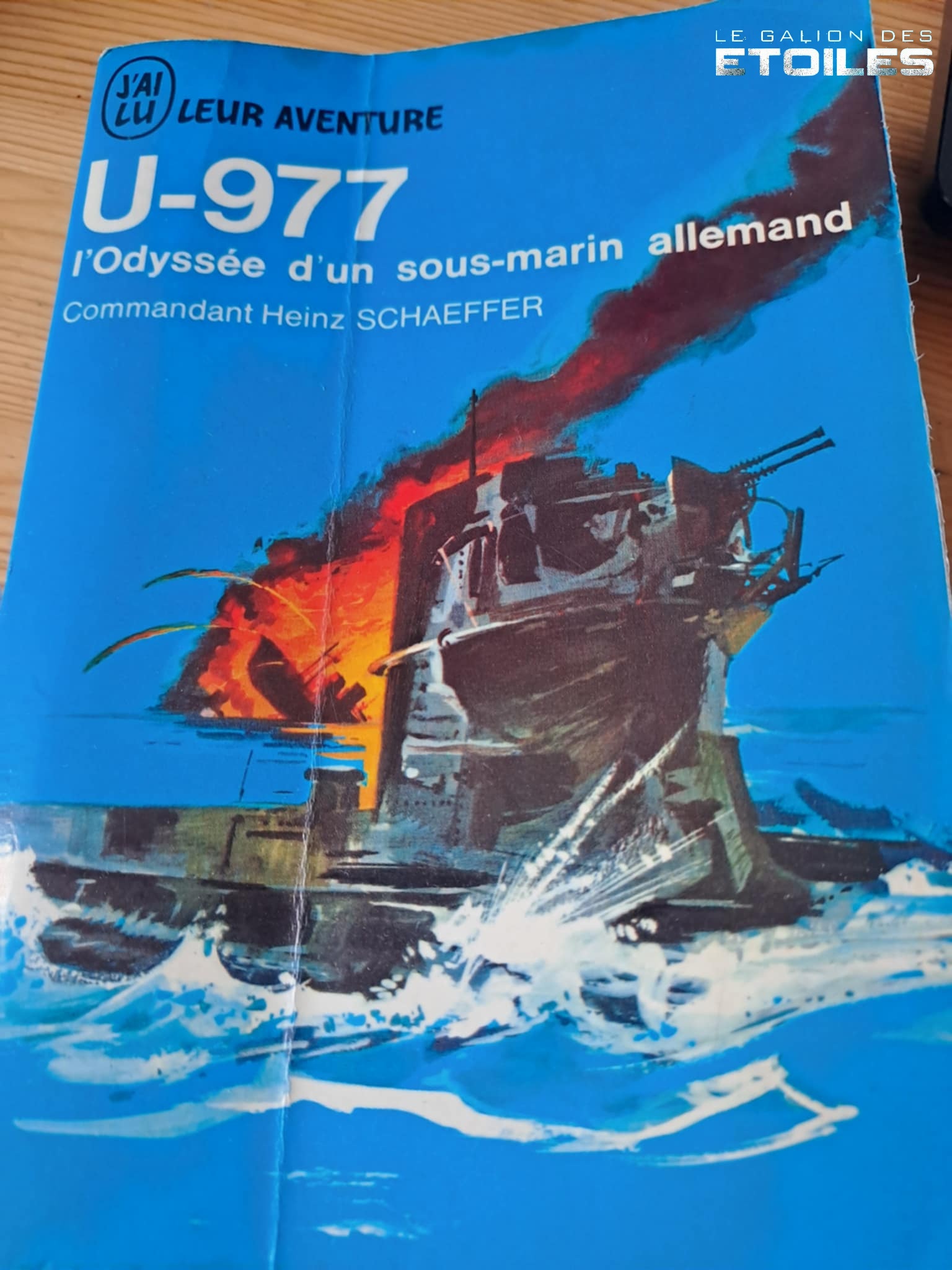 U-977 : L’Odyssée d’un sous-marin allemand © 1968 Editions J'ai Lu | Illustration © Antoine Parras | Photo © Jacques Bellezit, édition privée
