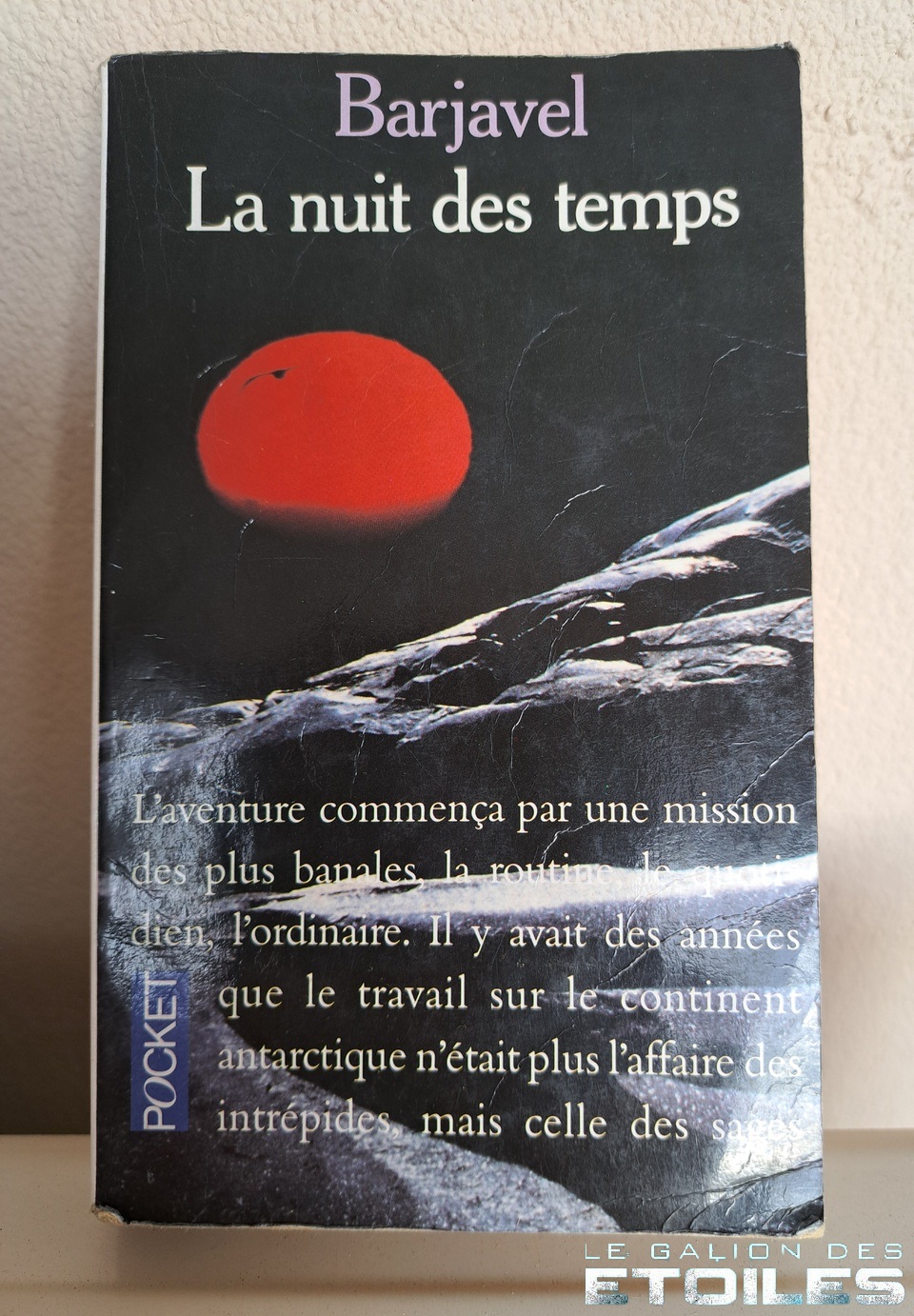 La nuit des temps © 1995 Editions Pocket | Illustration de couverture © Don Landwehrle | Photo © Hélène DG, édition privée